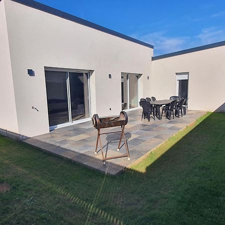 Maison A Theme Le Mans 66 Guecelard Exterior photo